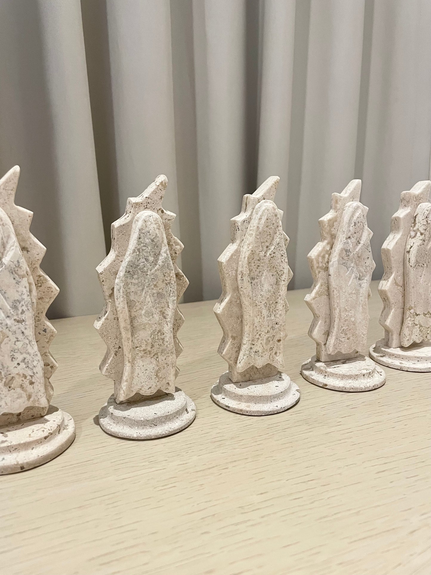 Virgencita de Guadalupe de Mármol 24 cm / Paquete de 10 piezas