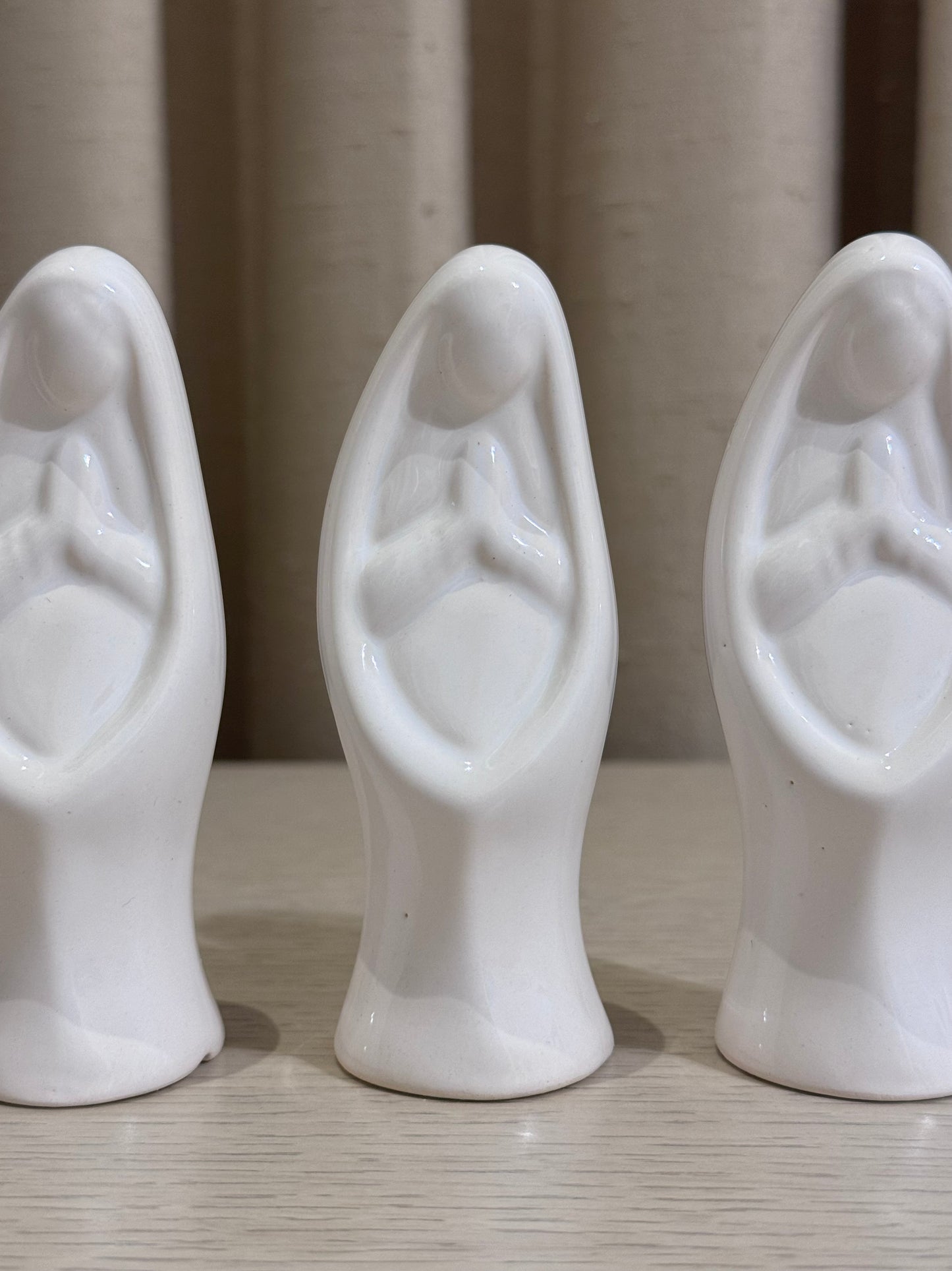 Virgen de Mano de Cerámica 11 cm / Paquete de 10 piezas