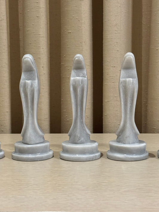 Virgencita de Lourdes de Mármol 16.5 cm / Paquete de 10 piezas