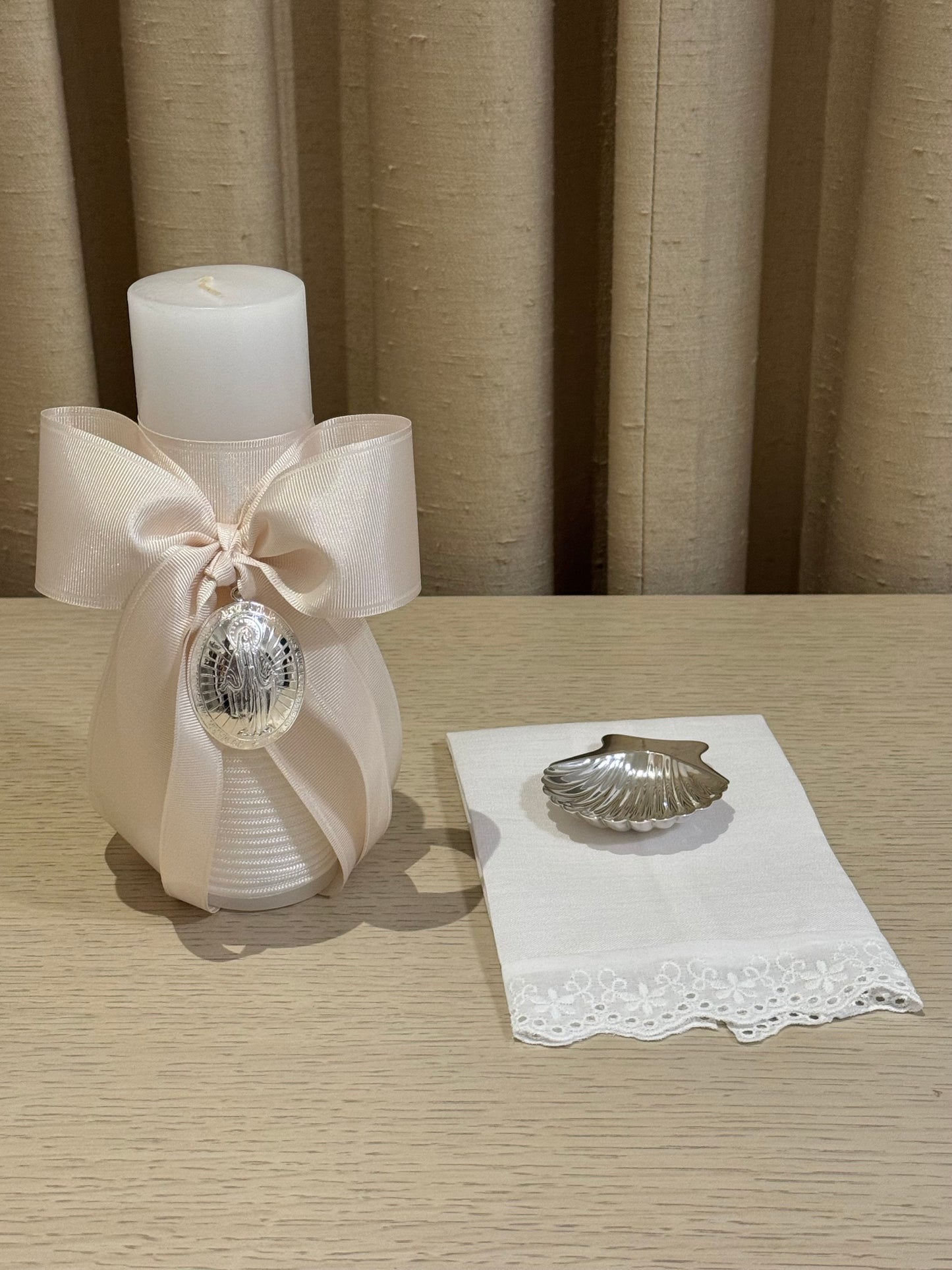 Set de Bautizo con Medalla de la Virgen Milagrosa