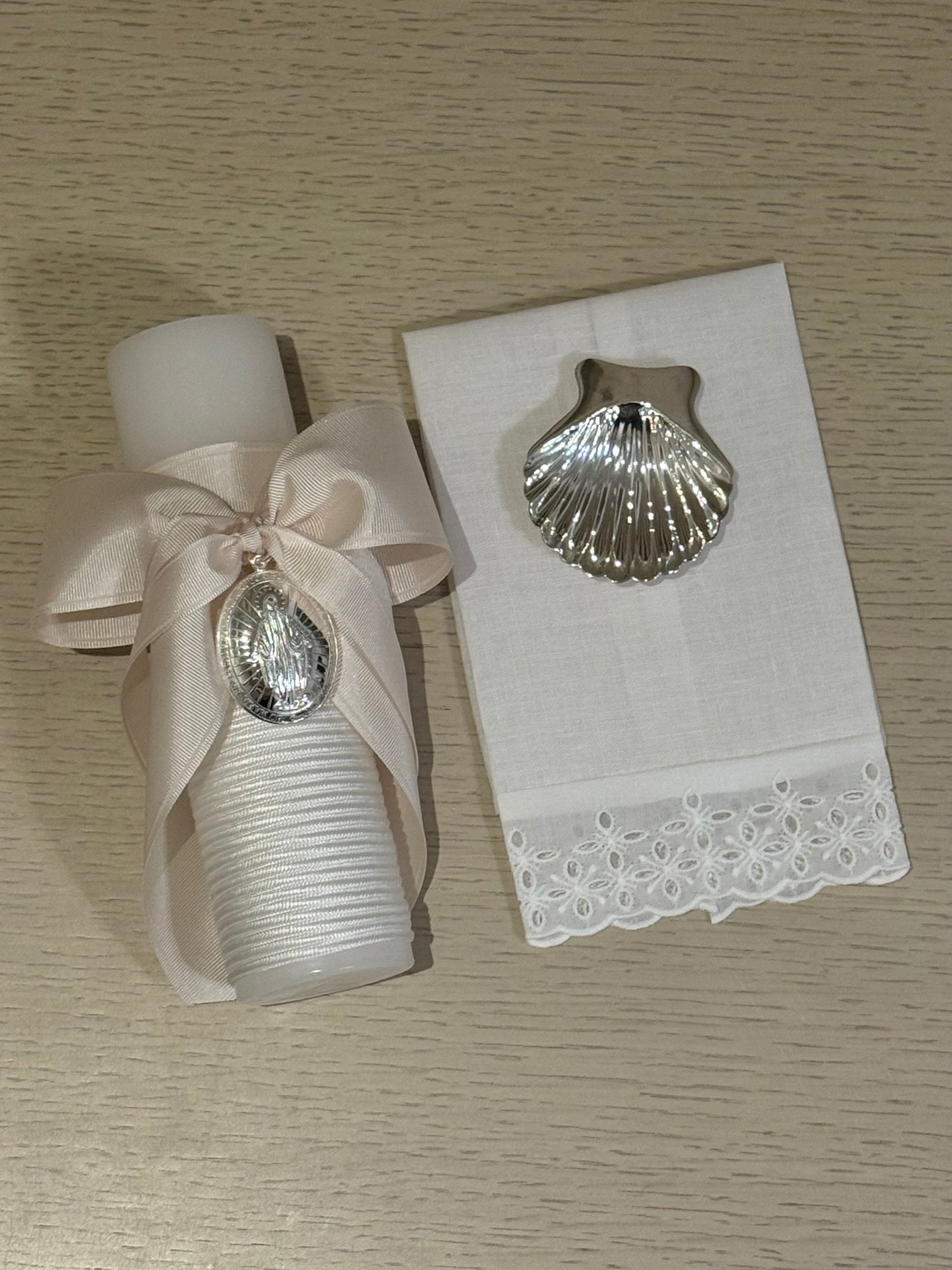 Set de Bautizo con Medalla de la Virgen Milagrosa