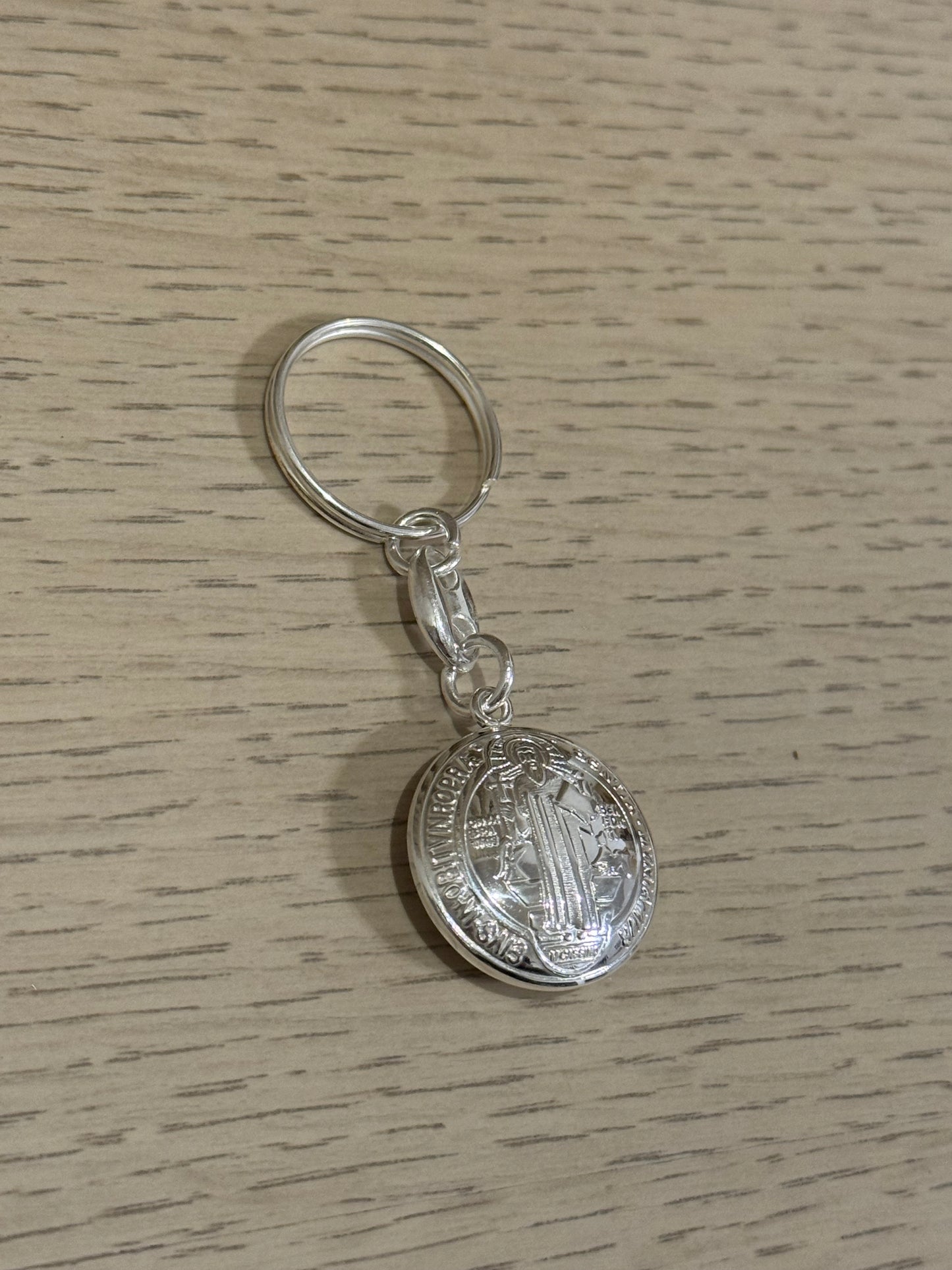 Llavero de San Benito / Paquete de 10 piezas