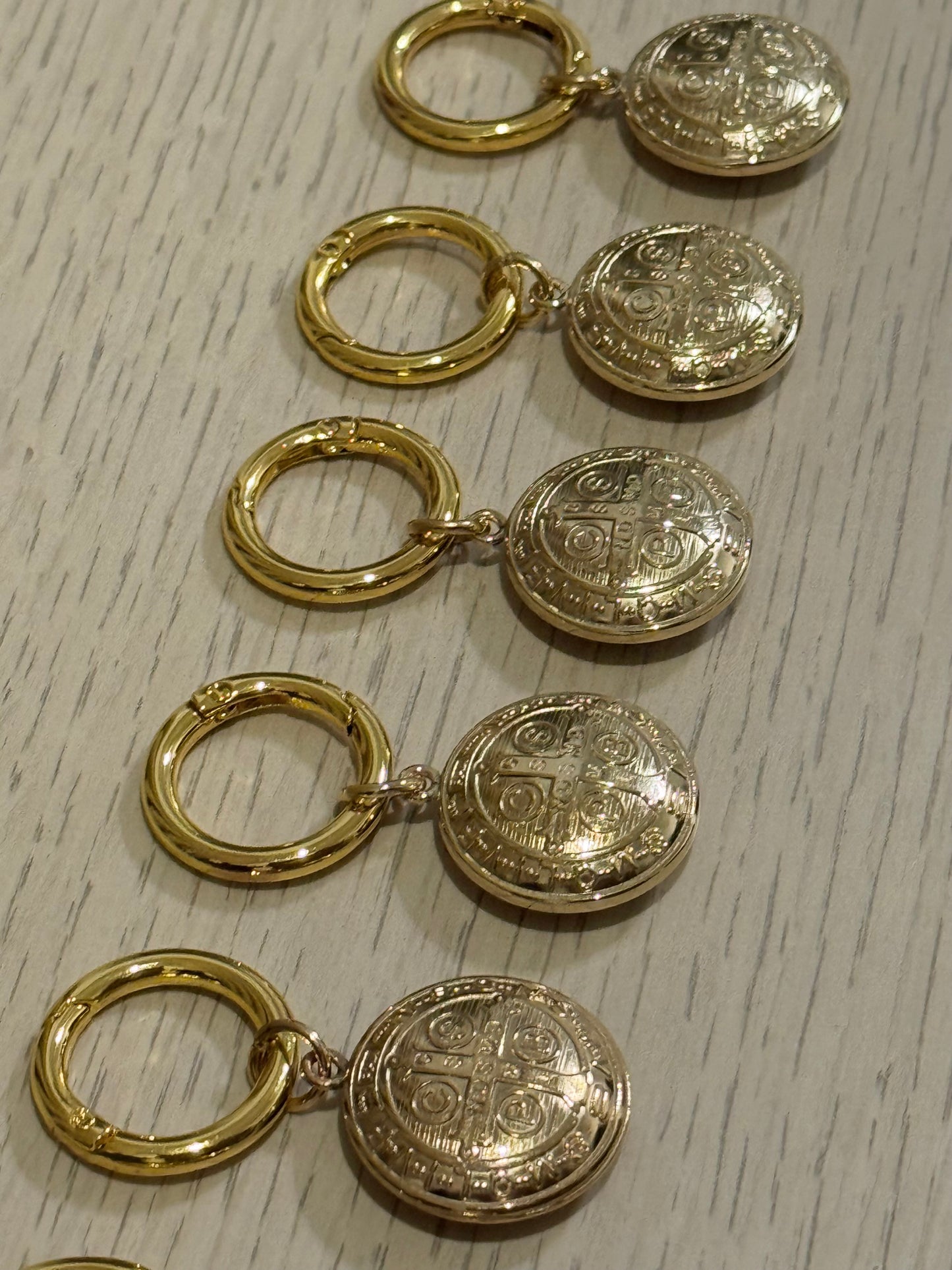 Llavero de San Benito / Paquete de 10 piezas