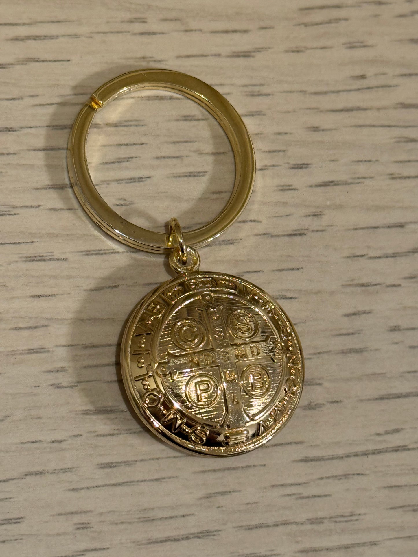 Llavero de San Benito / Paquete de 10 piezas