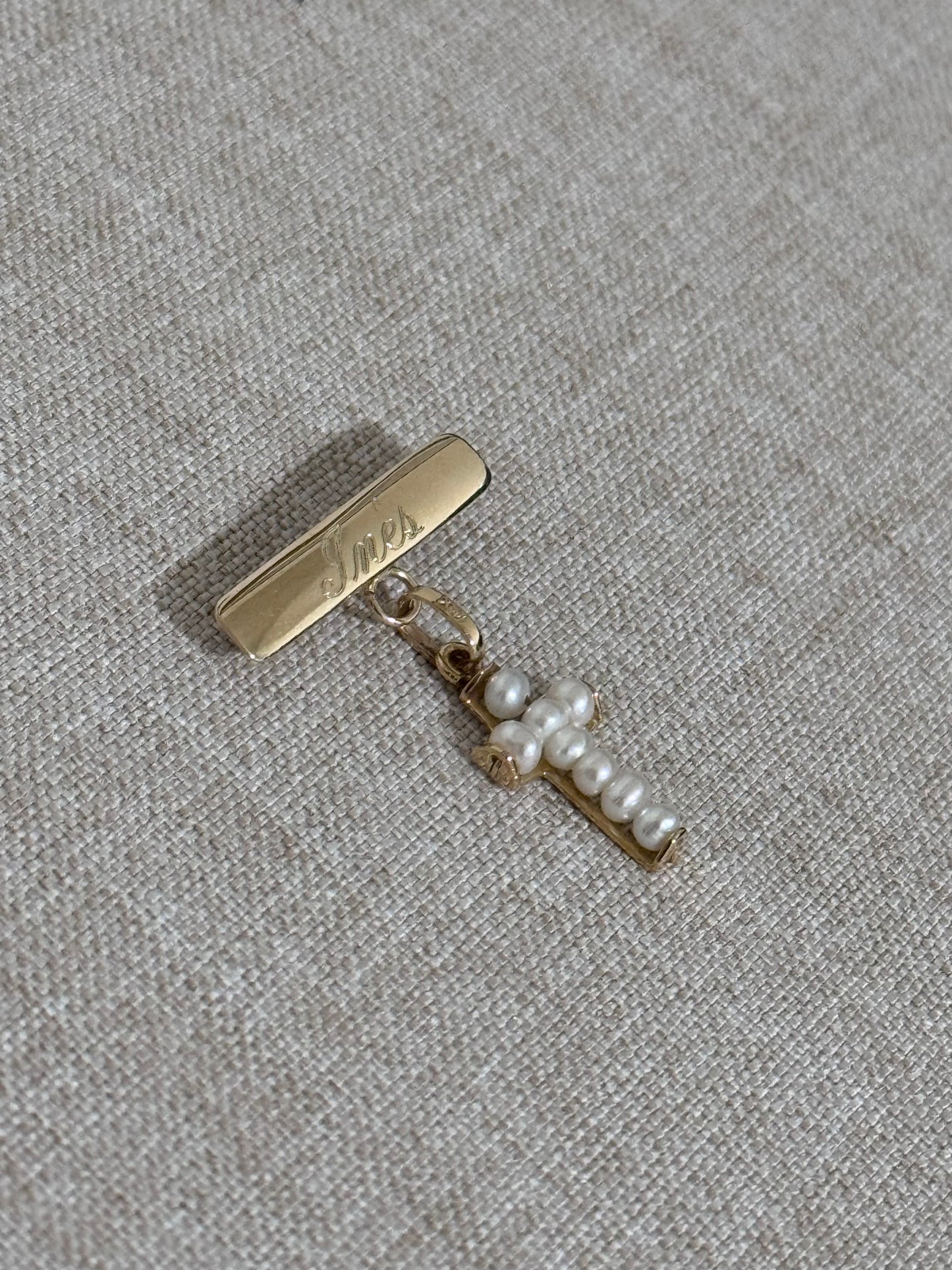 Cruz Chica de Perlas Oro 14K y Barra de Oro 14K
