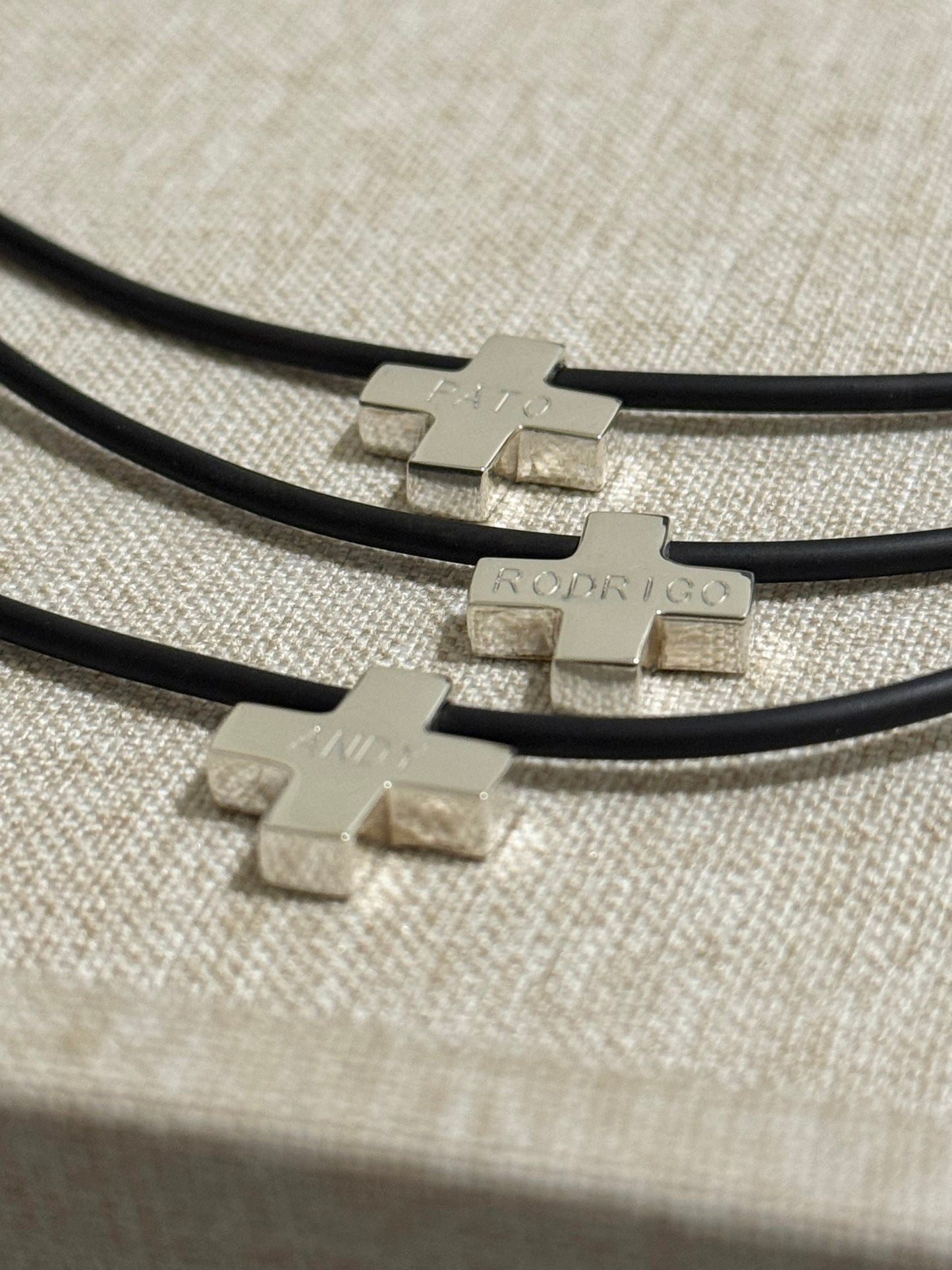 Collar Cruz Suiza de Plata