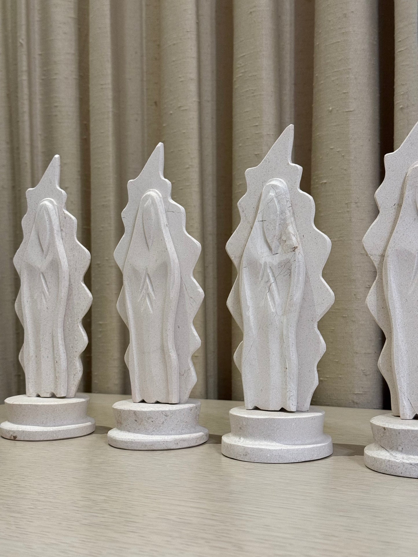 Virgencita de Guadalupe de Mármol 24 cm / Paquete de 10 piezas