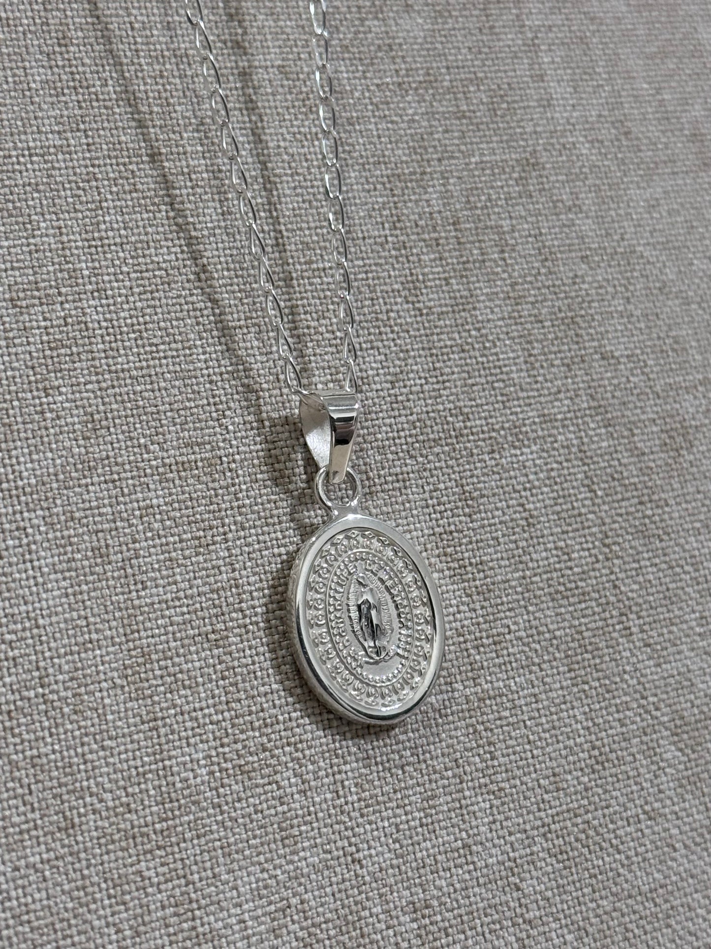 Medalla de Virgen de Guadalupe Plata y Cadena de Plata
