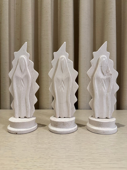 Virgencita de Guadalupe de Mármol 24 cm / Paquete de 10 piezas