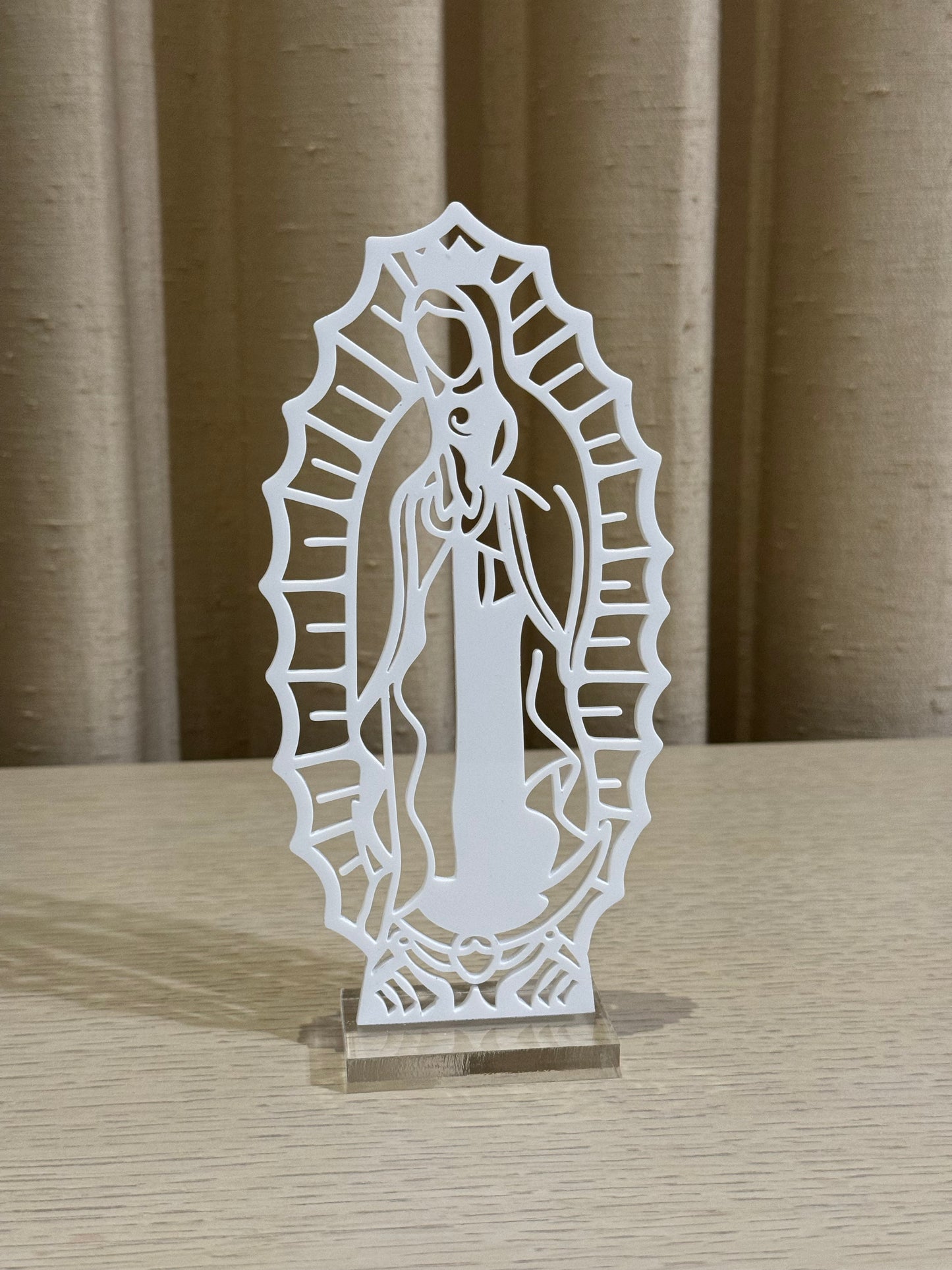 Virgencita de Guadalupe de Acrílico Blanco 18.5 cm / Paquete de 10 piezas