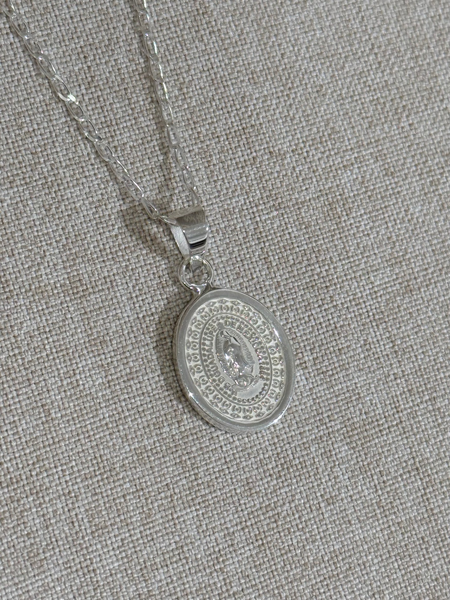 Medalla de Virgen de Guadalupe Plata y Cadena de Plata