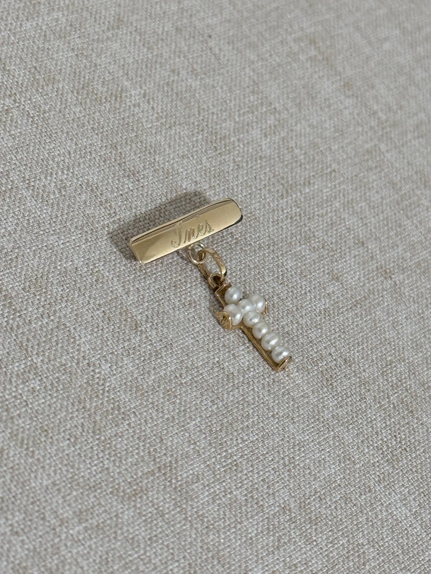 Cruz Chica de Perlas Oro 14K y Barra de Oro 14K