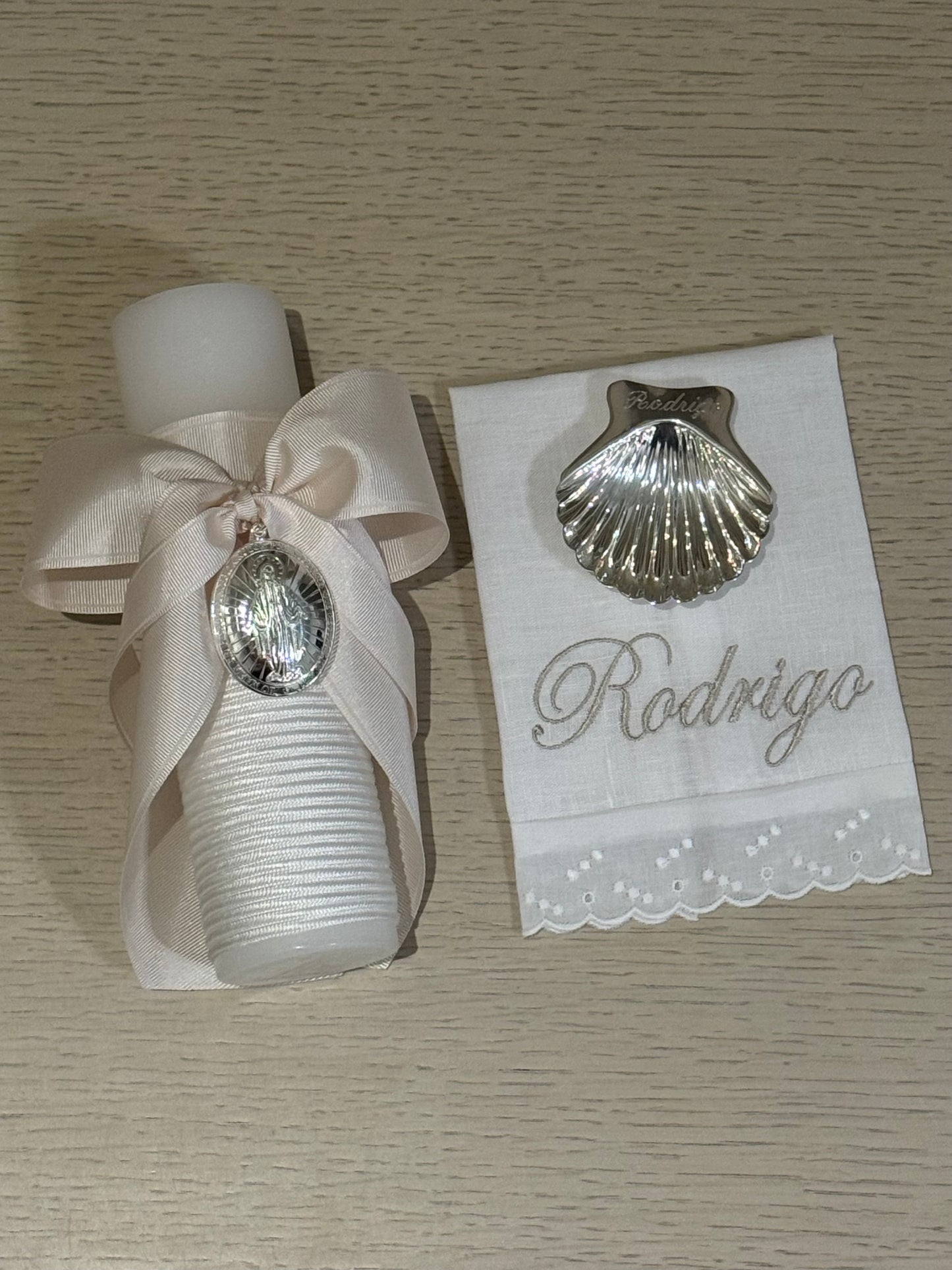 Set de Bautizo con Medalla de la Virgen Milagrosa - Personalizado