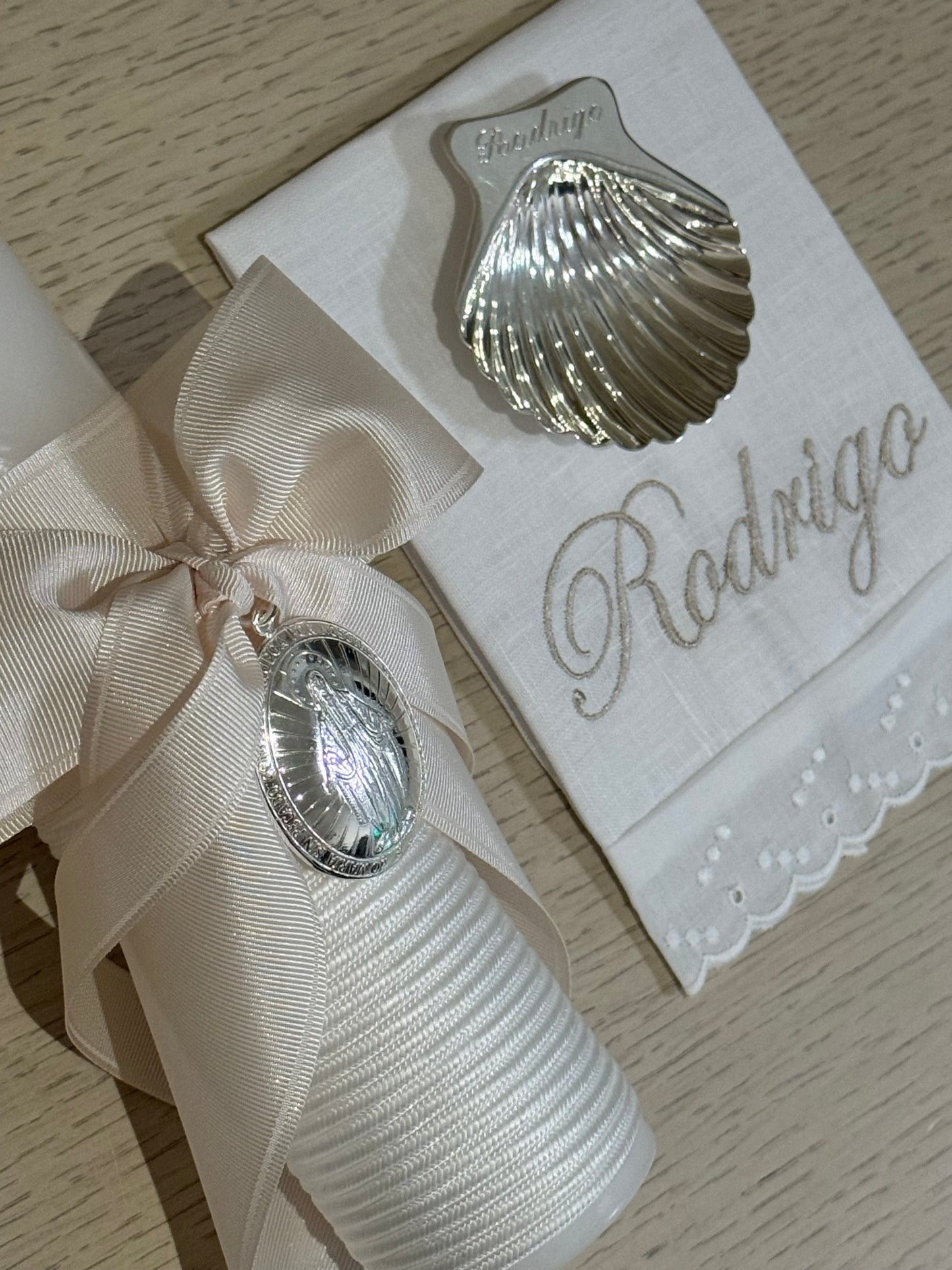 Set de Bautizo con Medalla de la Virgen Milagrosa - Personalizado