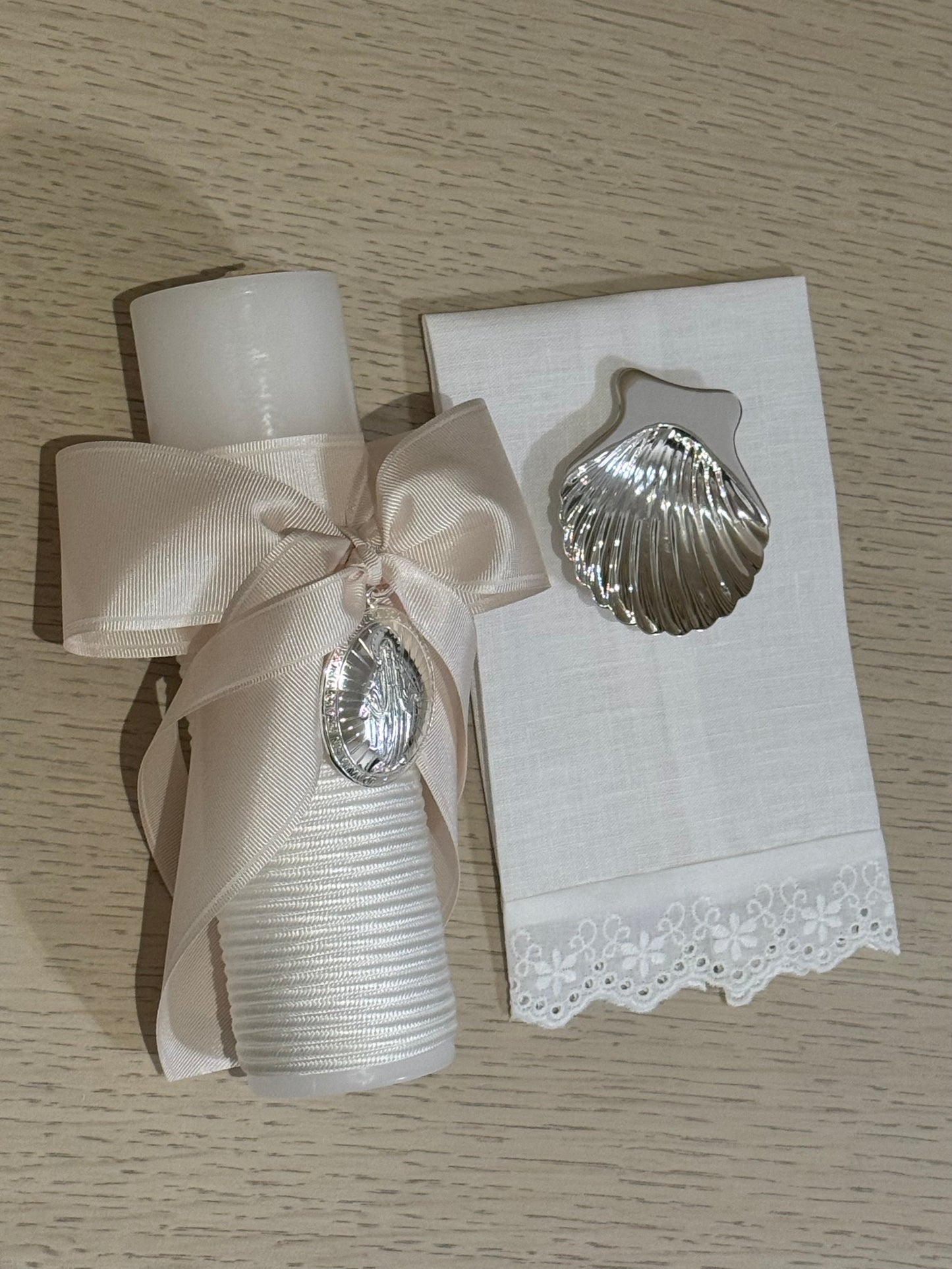 Set de Bautizo con Medalla de la Virgen Milagrosa