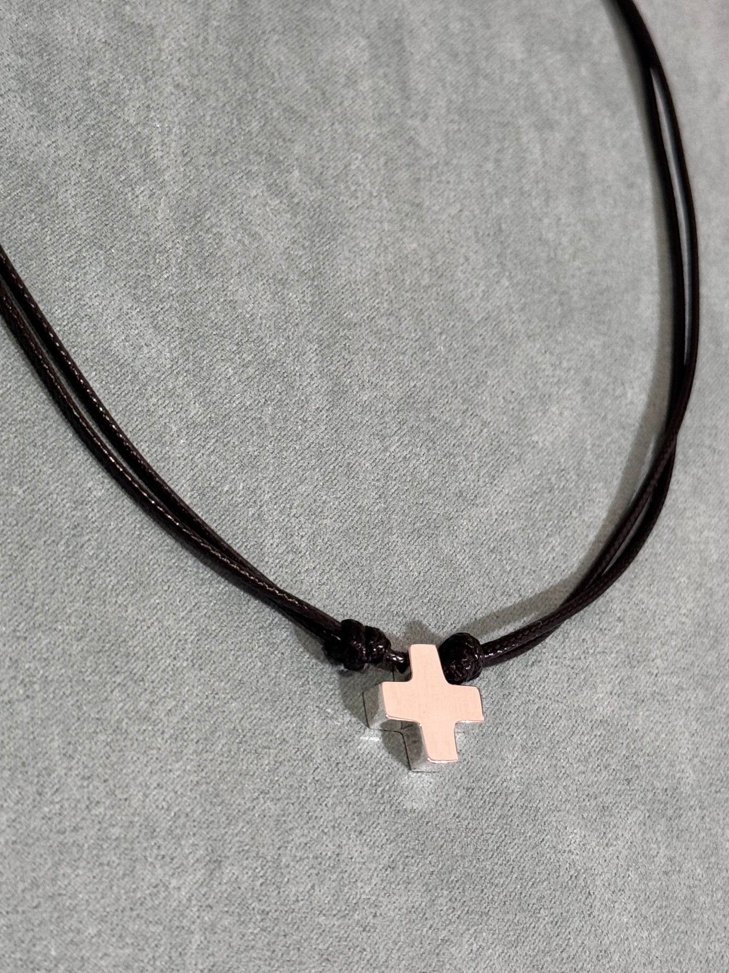 Collar Cruz Suiza de Plata