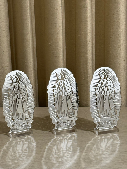 Virgencita de Guadalupe de Acrílico Plata Espejo 18.5 cm / Paquete de 10 piezas