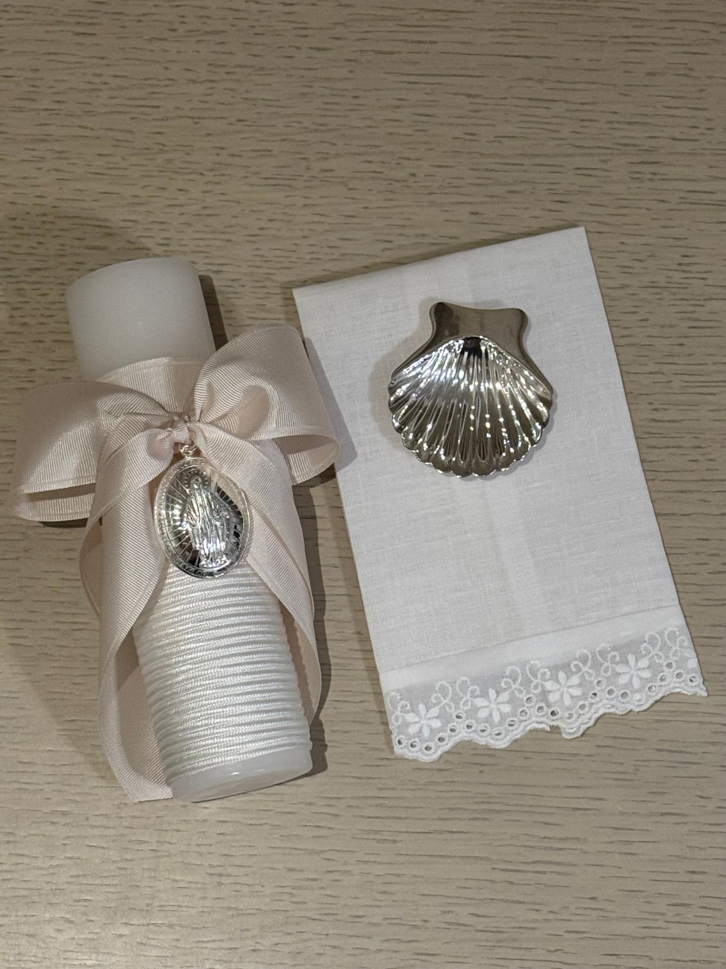 Set de Bautizo con Medalla de la Virgen Milagrosa