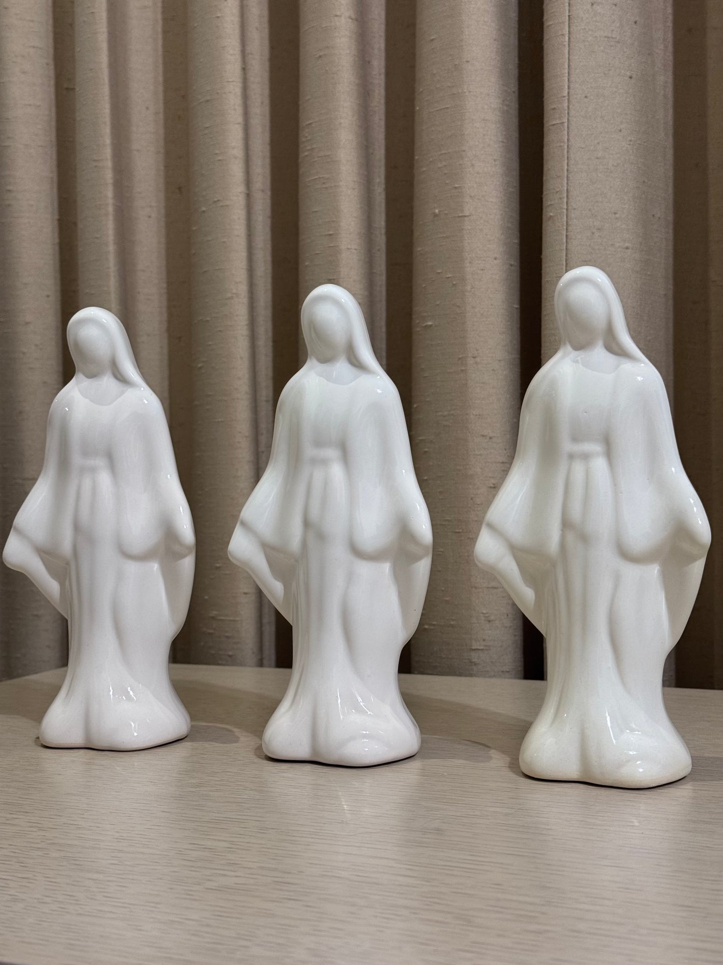 Virgen Milagrosa de Cerámica 20 cm / Paquete de 10 piezas