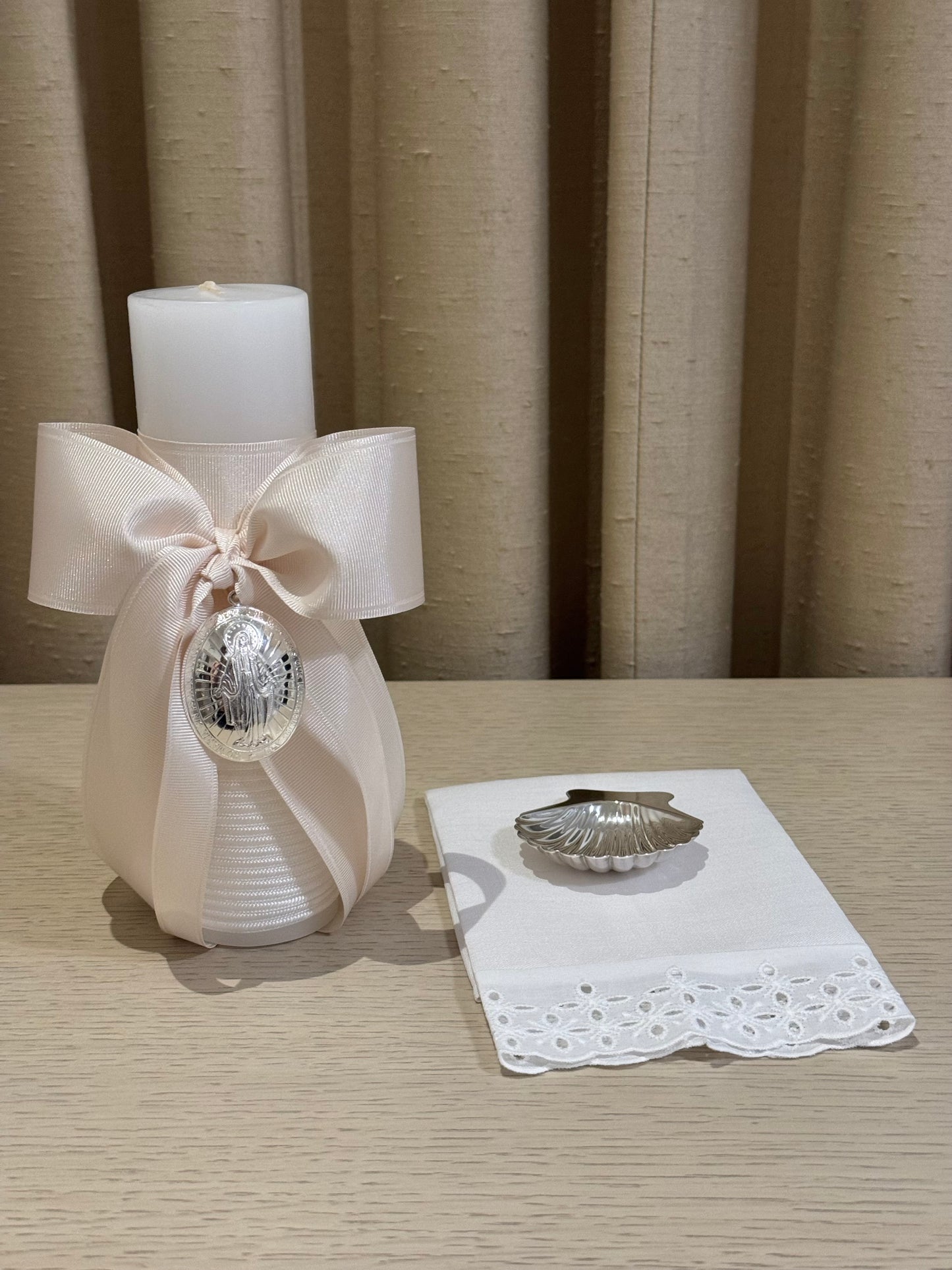 Set de Bautizo con Medalla de la Virgen Milagrosa