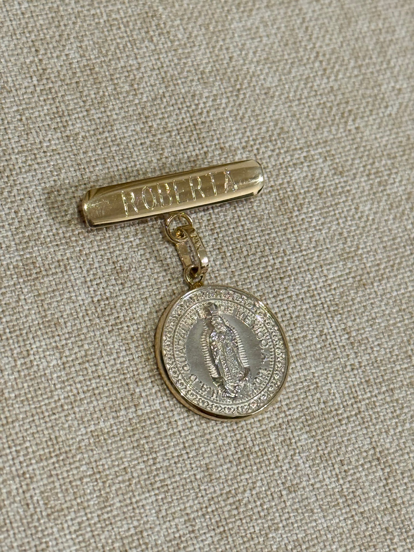 Medalla de Virgen de Guadalupe Plata con Bisel Oro 14K y Barra de Oro 14K