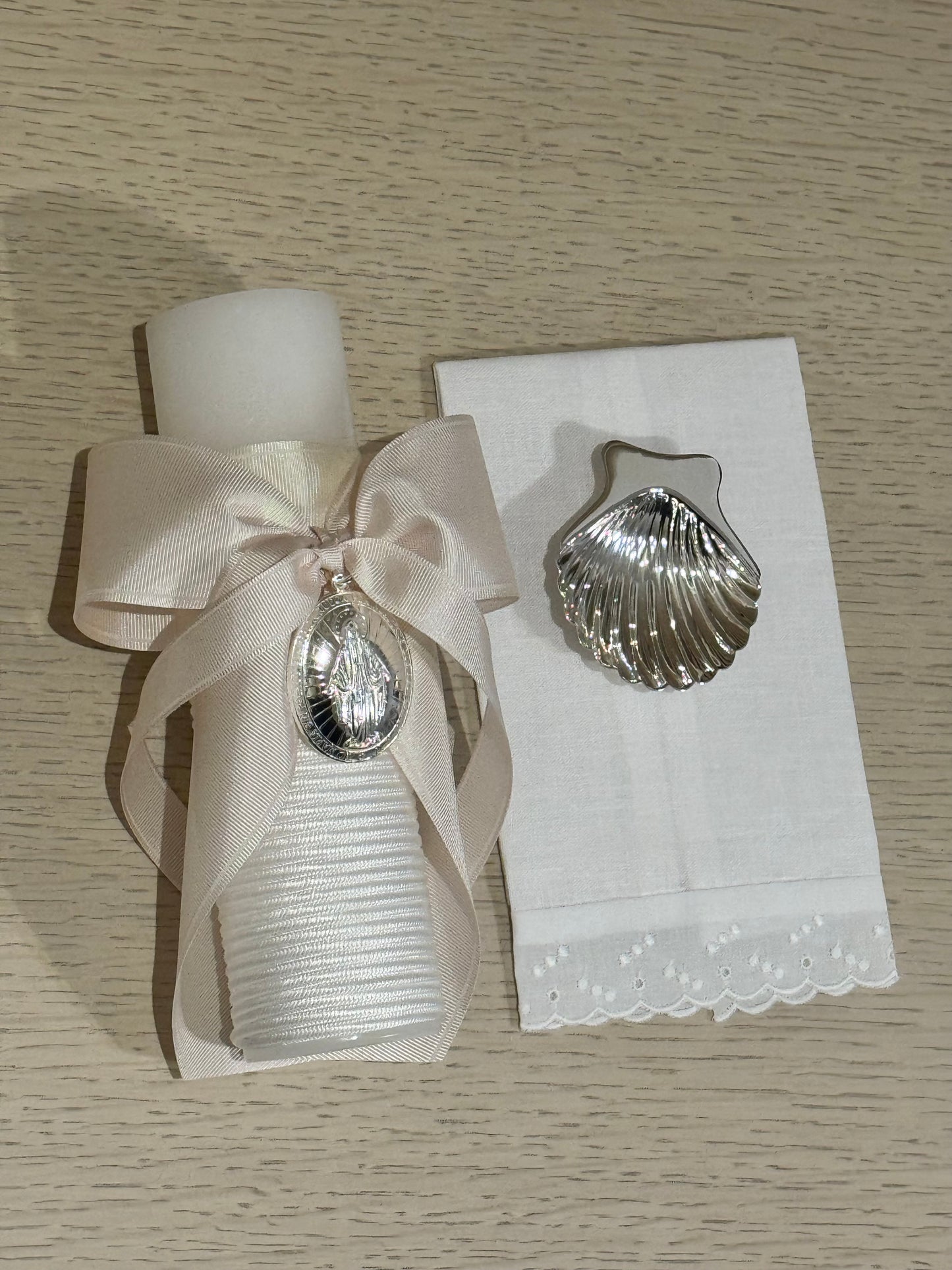 Set de Bautizo con Medalla de la Virgen Milagrosa