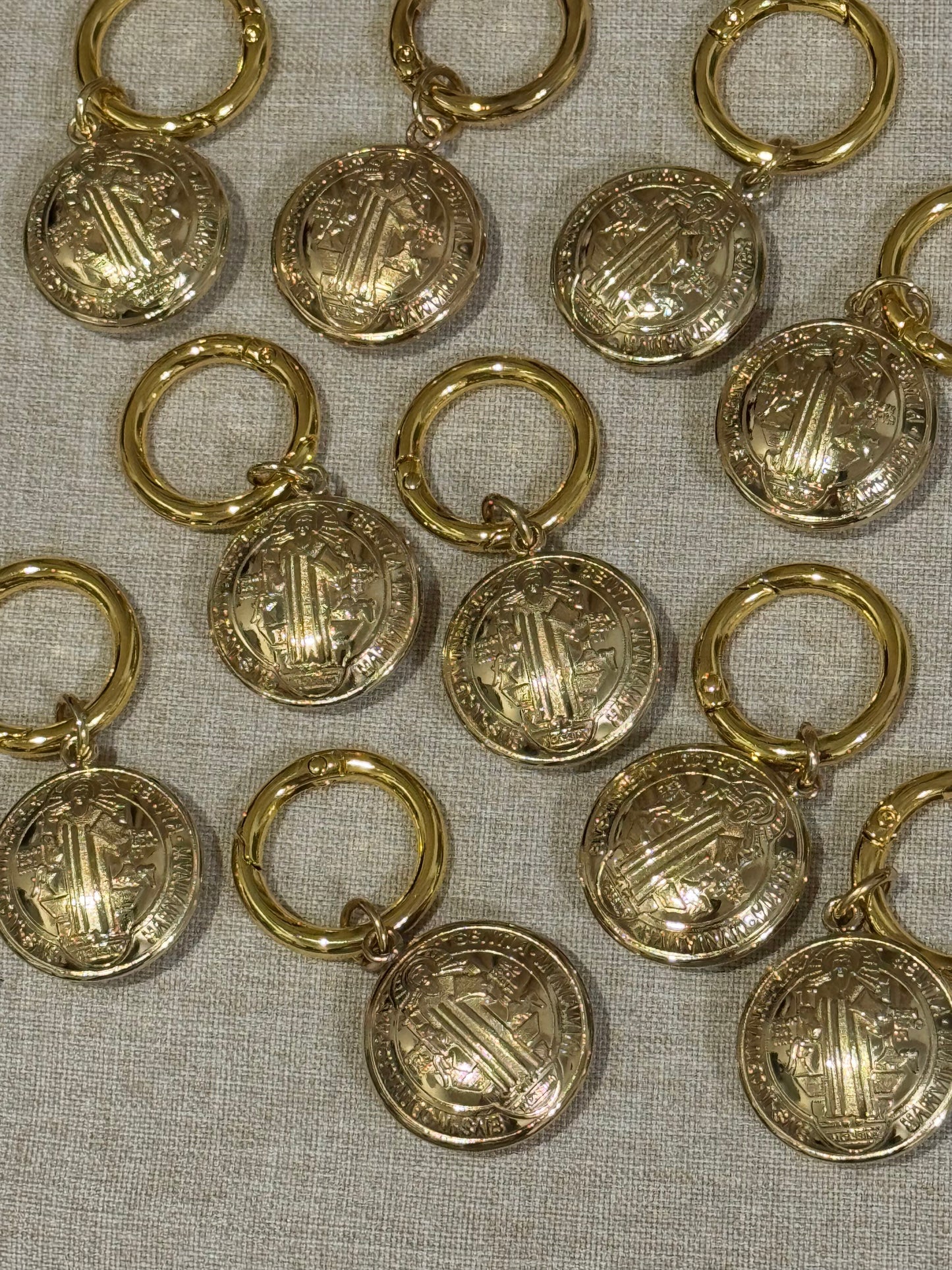 Llavero de San Benito / Paquete de 10 piezas