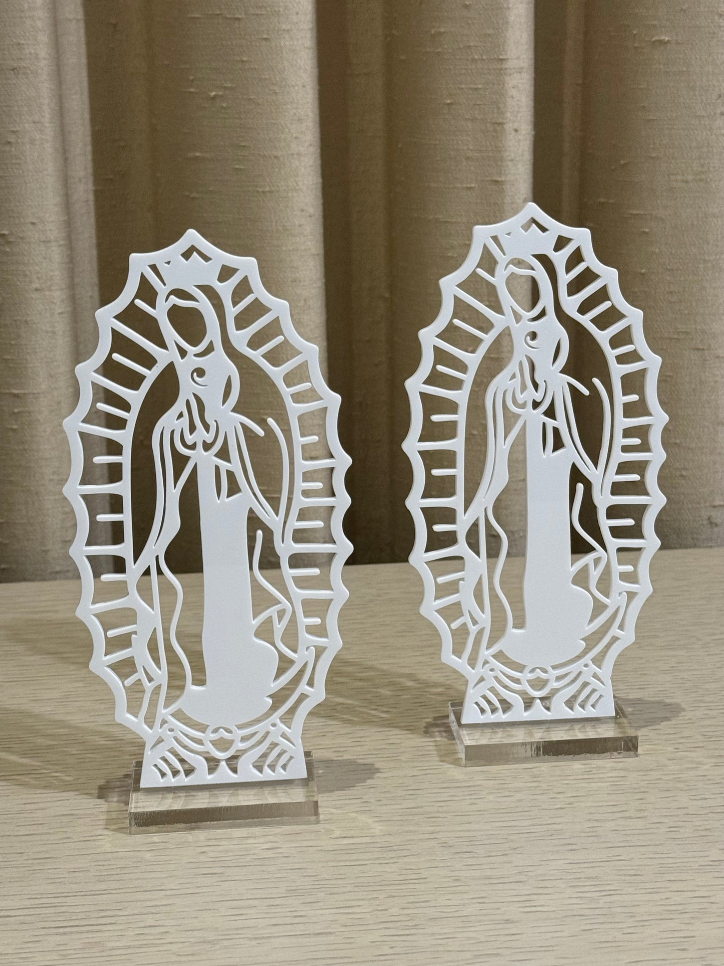 Virgencita de Guadalupe de Acrílico Blanco 18.5 cm / Paquete de 10 piezas