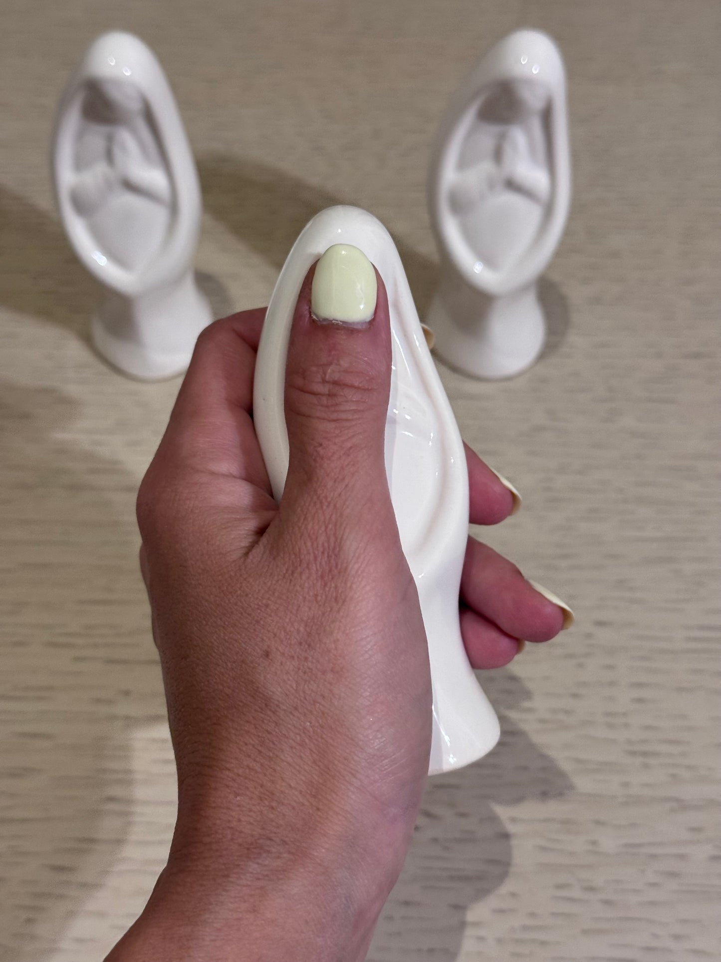 Virgen de Mano de Cerámica 11 cm / Paquete de 10 piezas