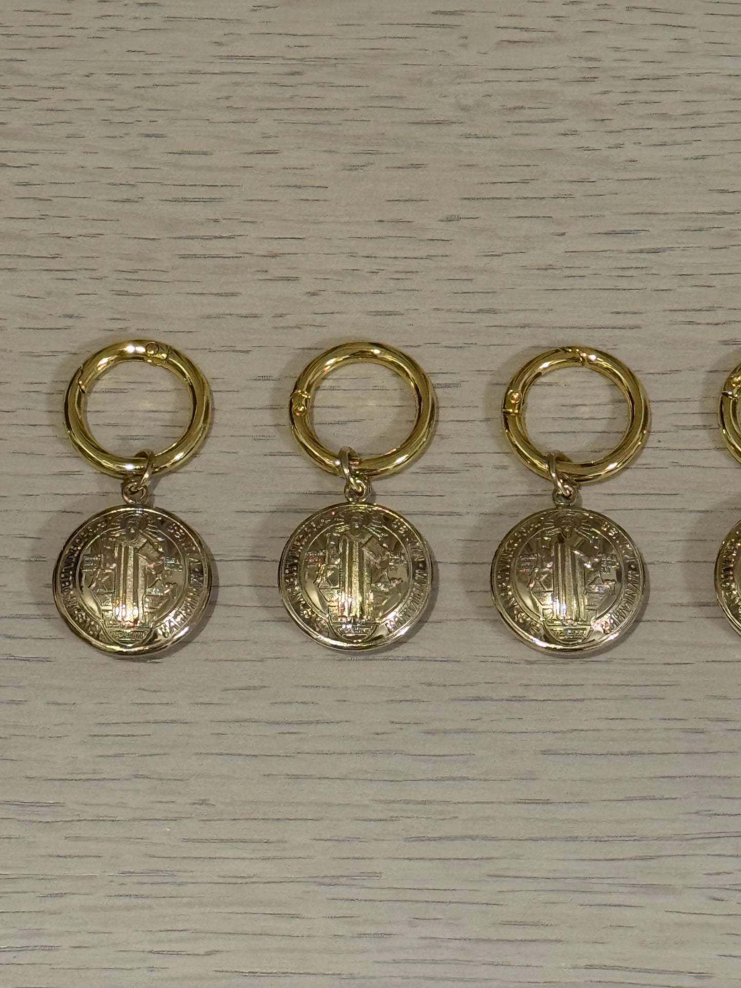 Llavero de San Benito / Paquete de 10 piezas