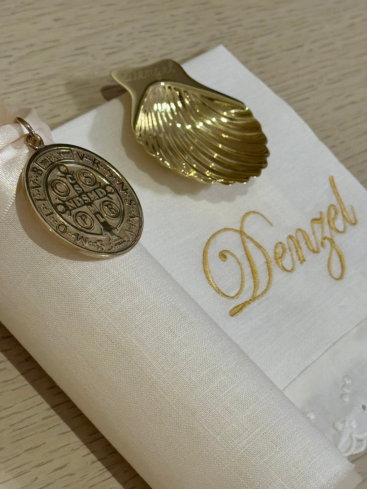 Set de Bautizo con Medalla de San Benito - Personalizado