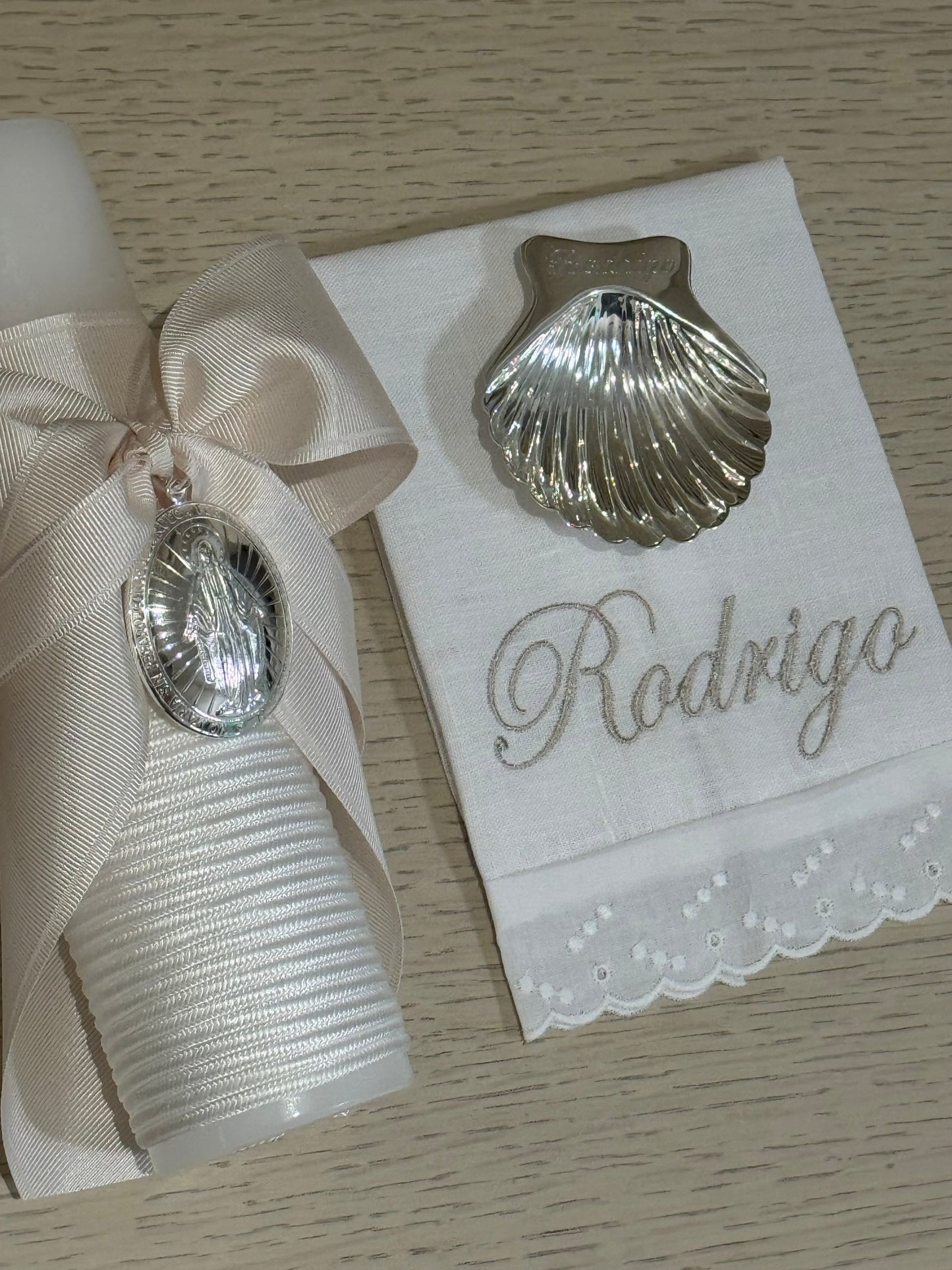 Set de Bautizo con Medalla de la Virgen Milagrosa - Personalizado