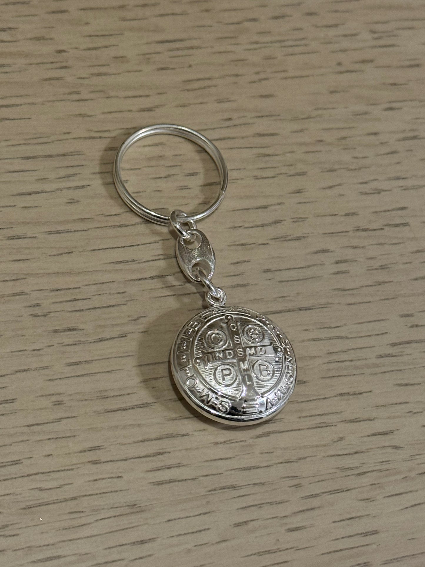 Llavero de San Benito / Paquete de 10 piezas