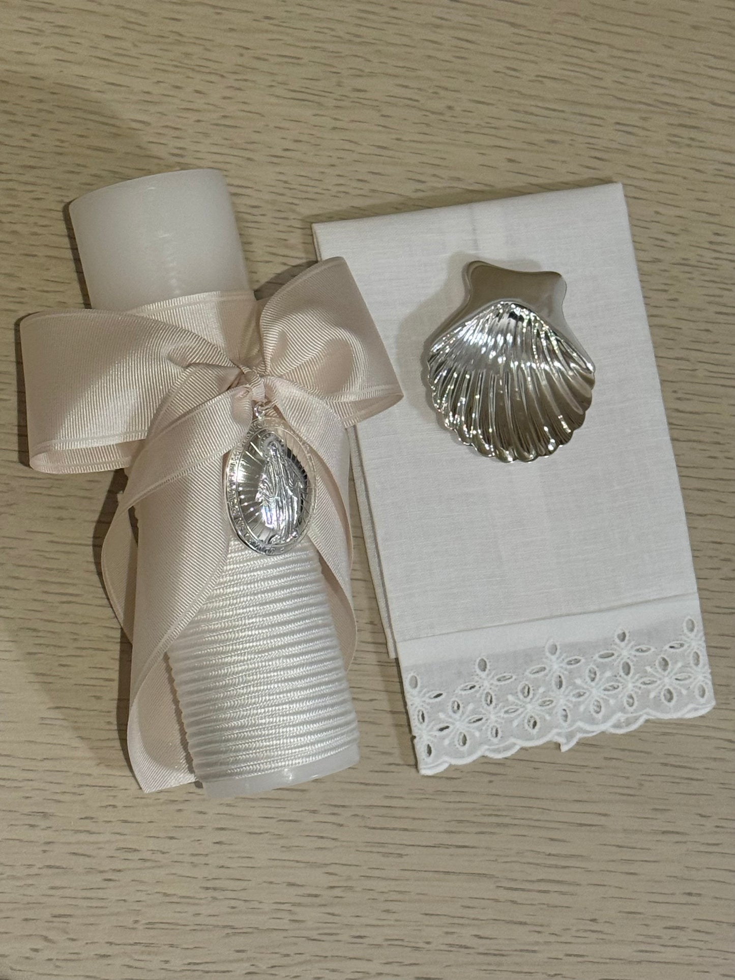 Set de Bautizo con Medalla de la Virgen Milagrosa