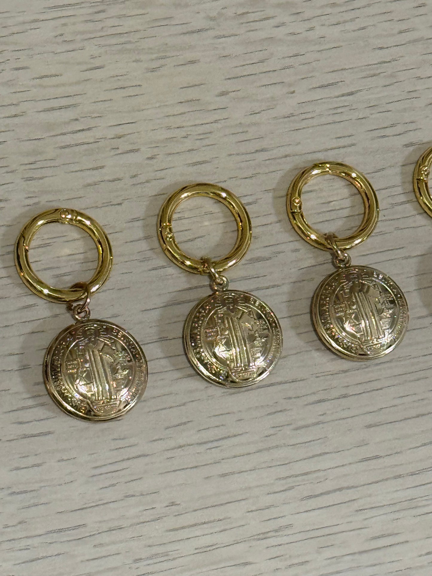 Llavero de San Benito / Paquete de 10 piezas