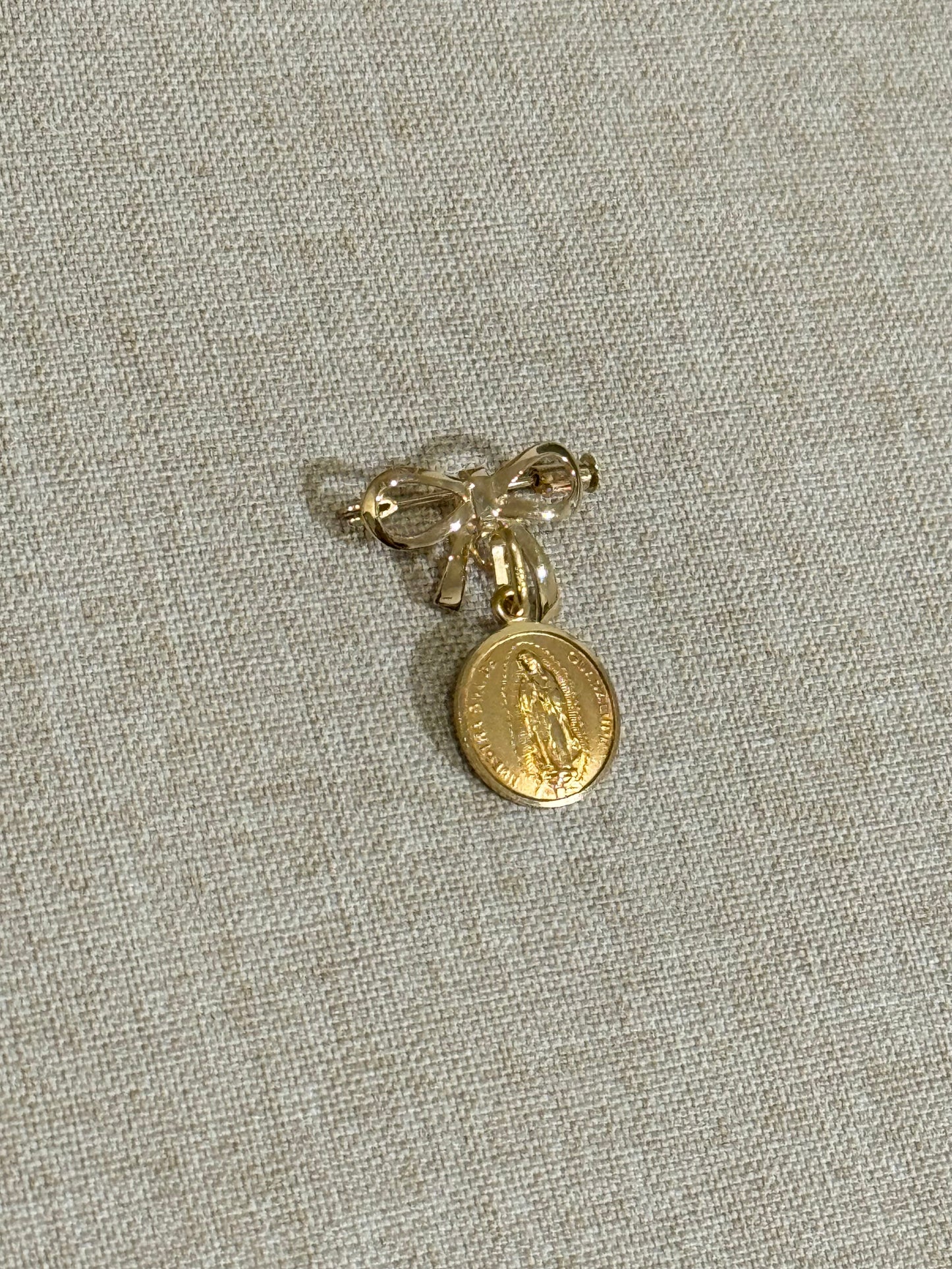 Medalla de Virgen de Guadalupe Oro 14K y Moño de Oro 14K