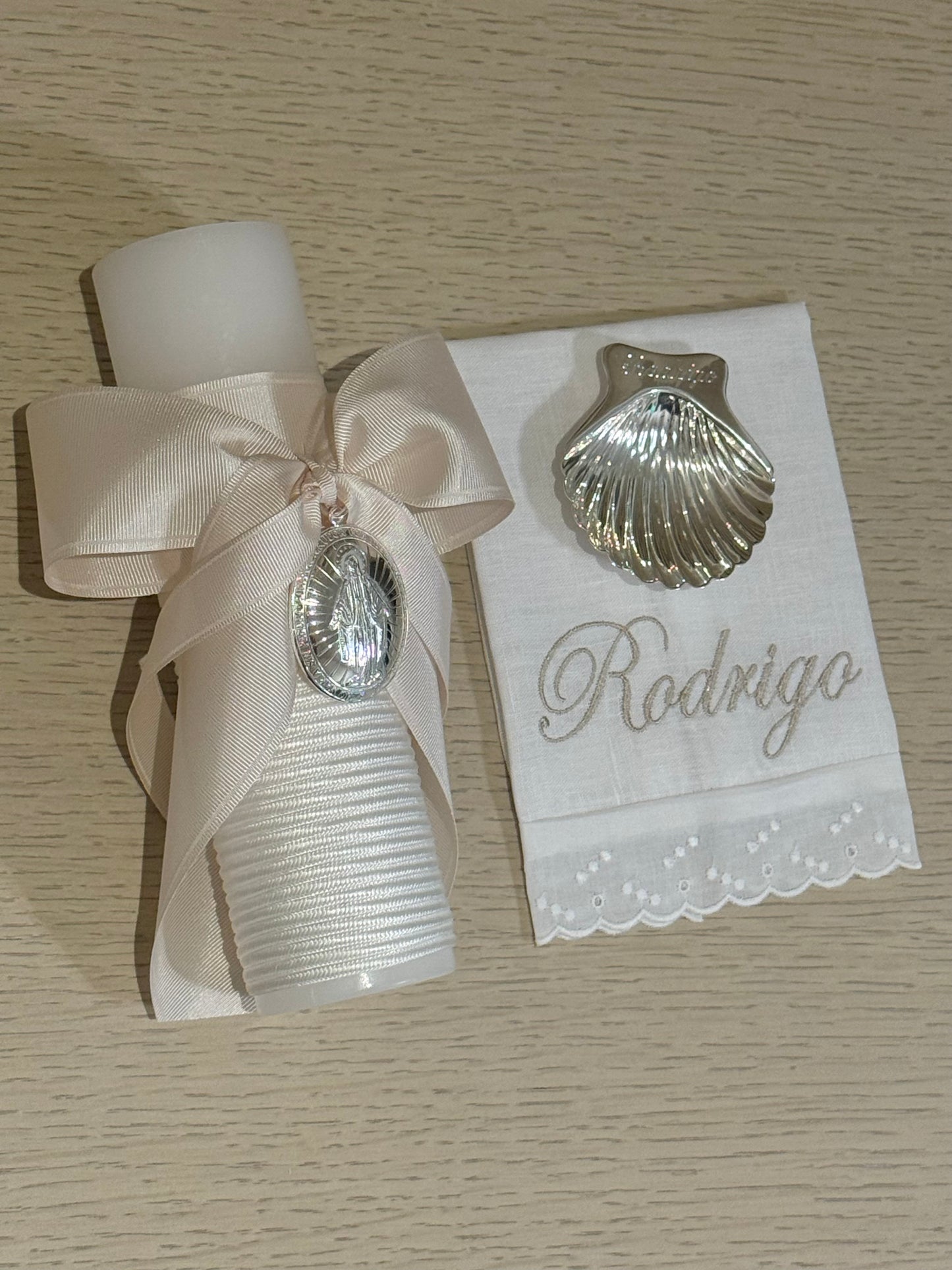 Set de Bautizo con Medalla de la Virgen Milagrosa - Personalizado
