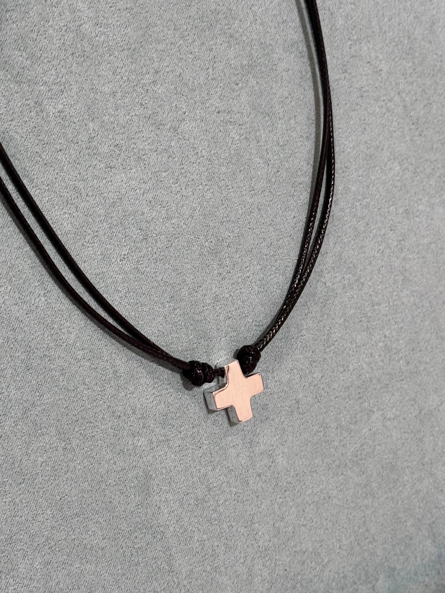 Collar Cruz Suiza de Plata