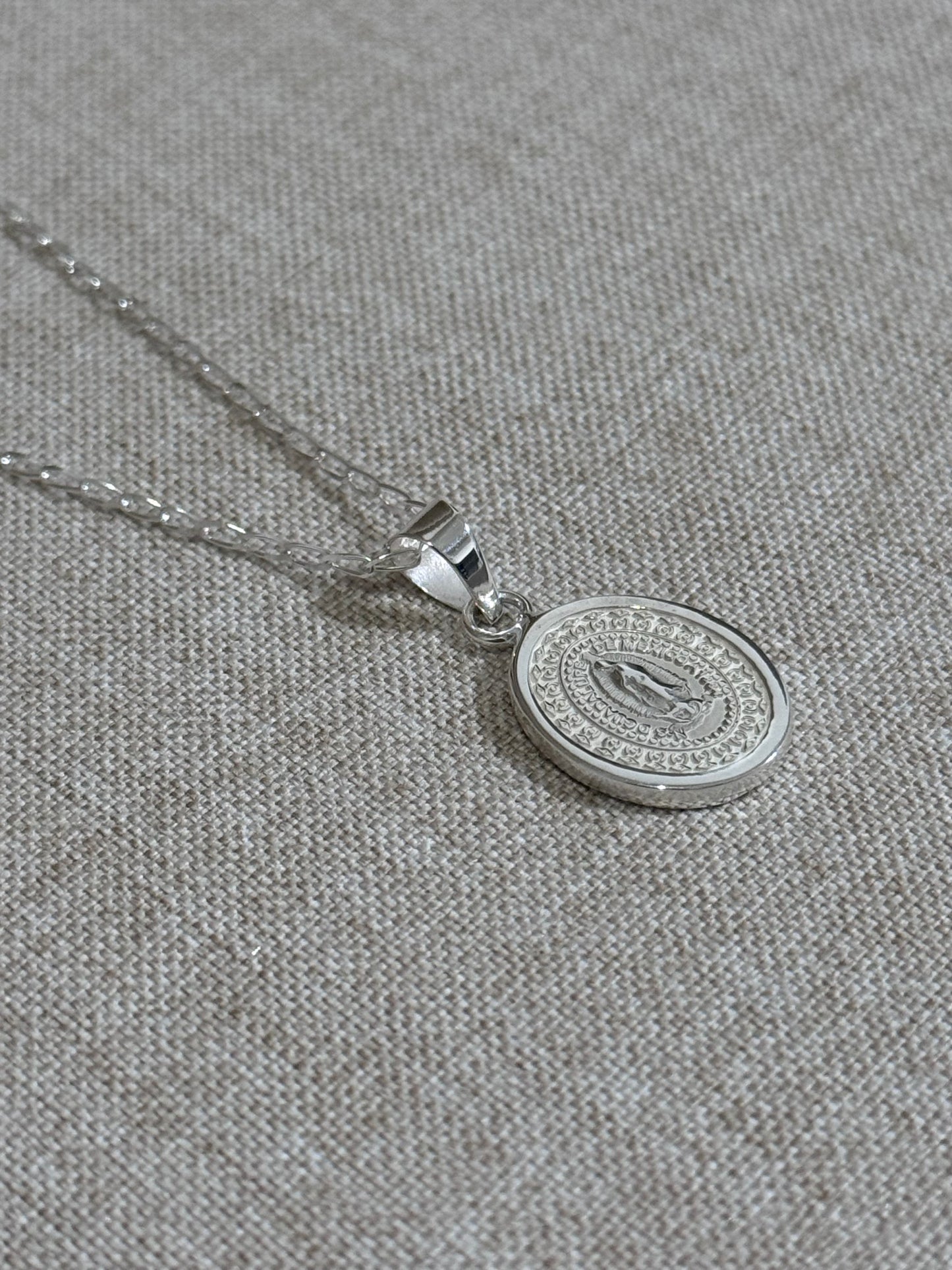 Medalla de Virgen de Guadalupe Plata y Cadena de Plata