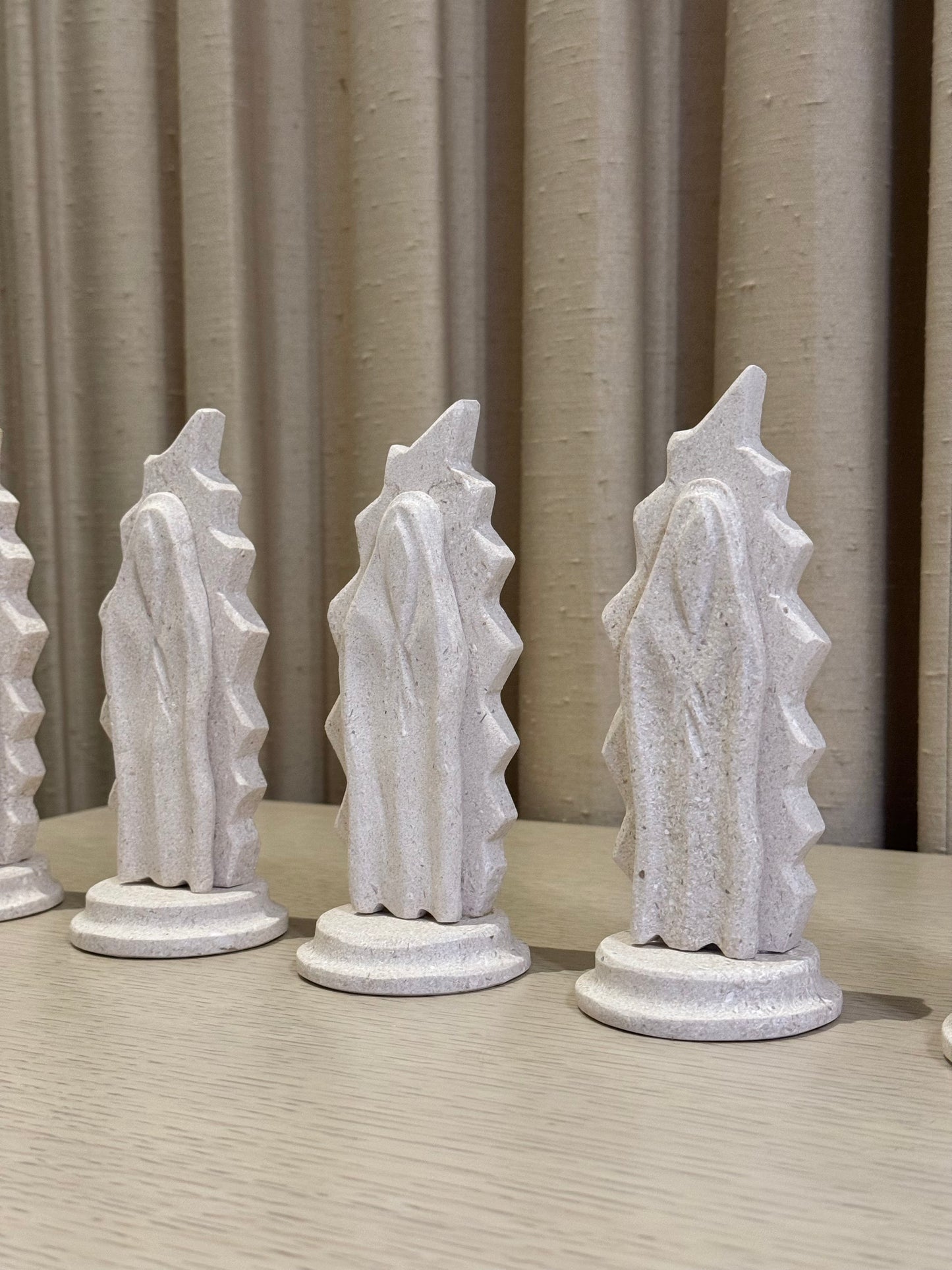 Virgencita de Guadalupe de Mármol 17 cm / Paquete de 10 piezas