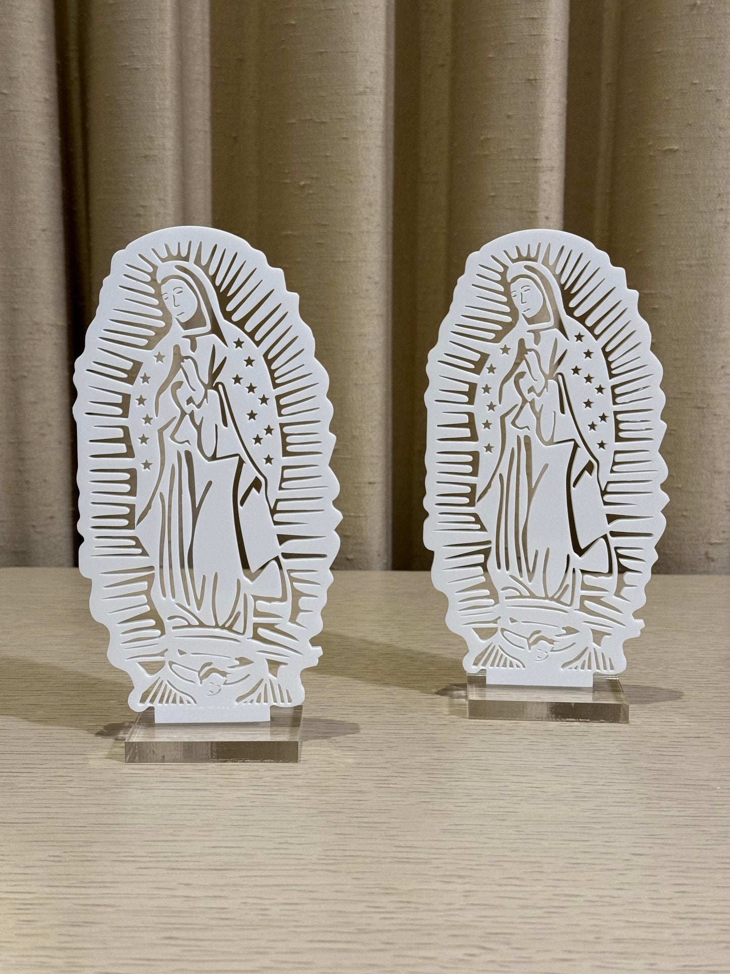 Virgencita de Guadalupe de Acrílico Blanco 18.5 cm / Paquete de 10 piezas