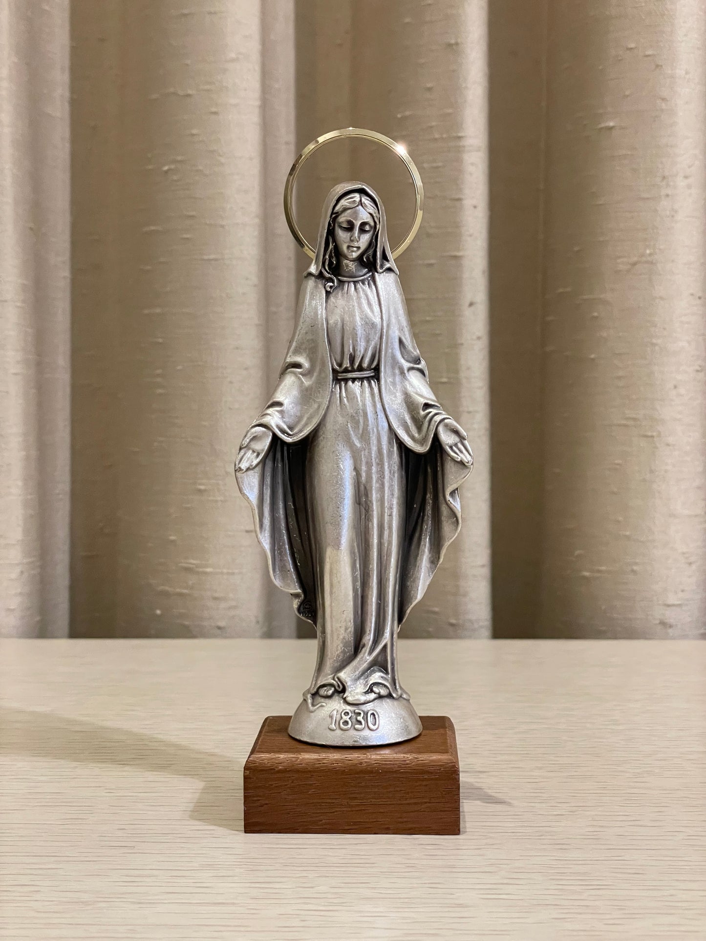 Estatua de la Virgen Milagrosa 18.5 cm