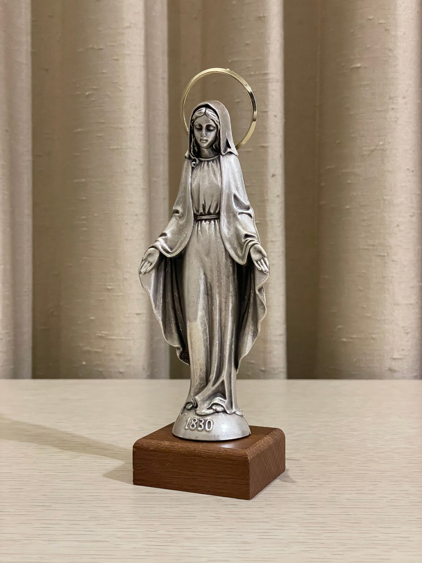 Estatua de la Virgen Milagrosa 18.5 cm