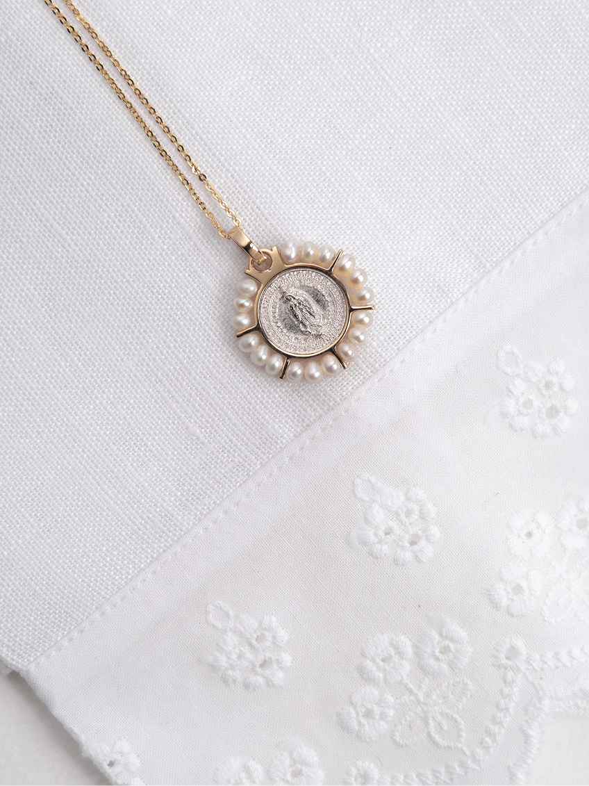 Medalla de Virgen de Guadalupe Plata con Bisel Oro 14K con Perlas y Cadena de Oro 14K
