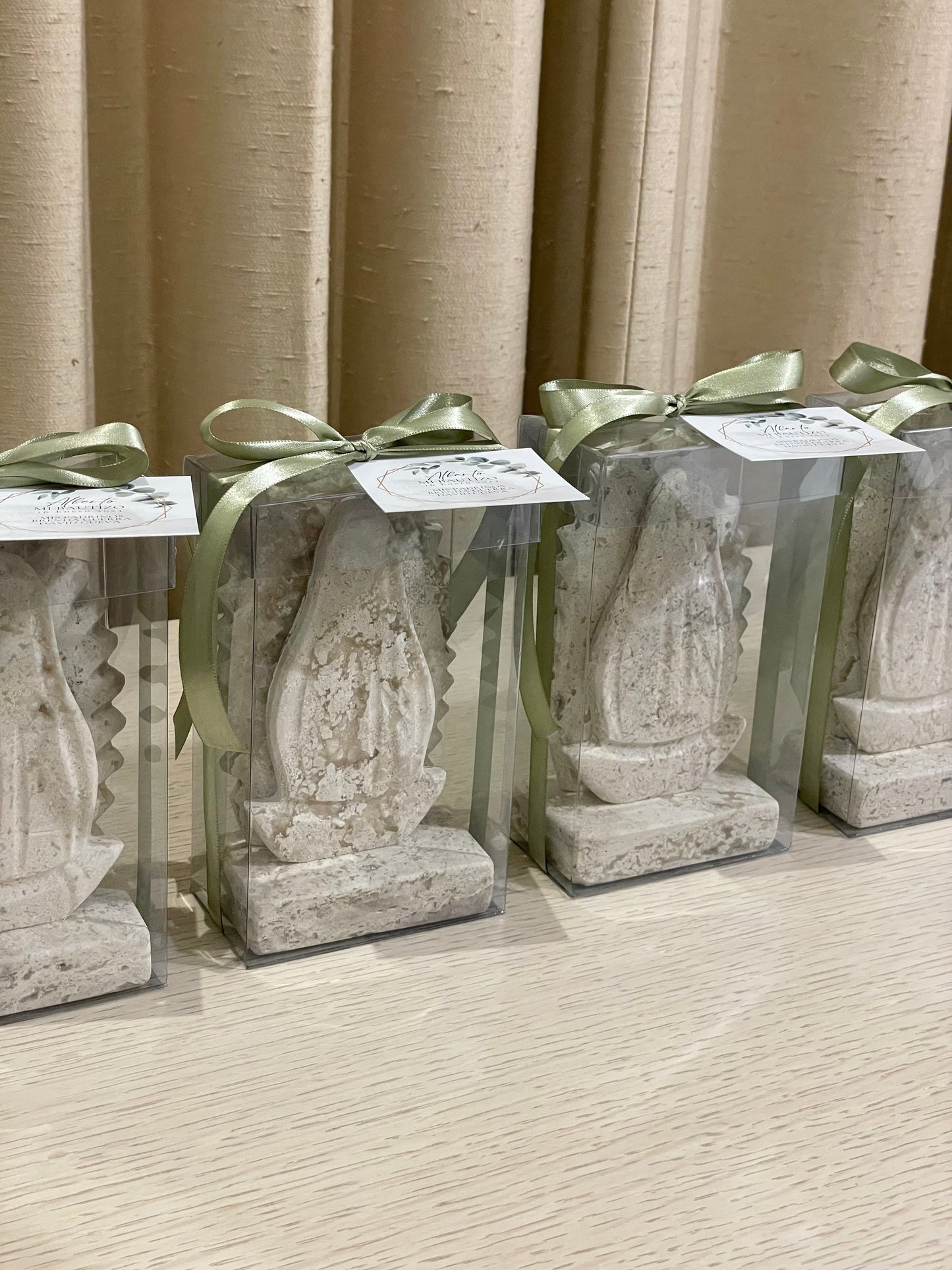 Virgencita de Guadalupe de Mármol 15 cm / Paquete de 10 piezas